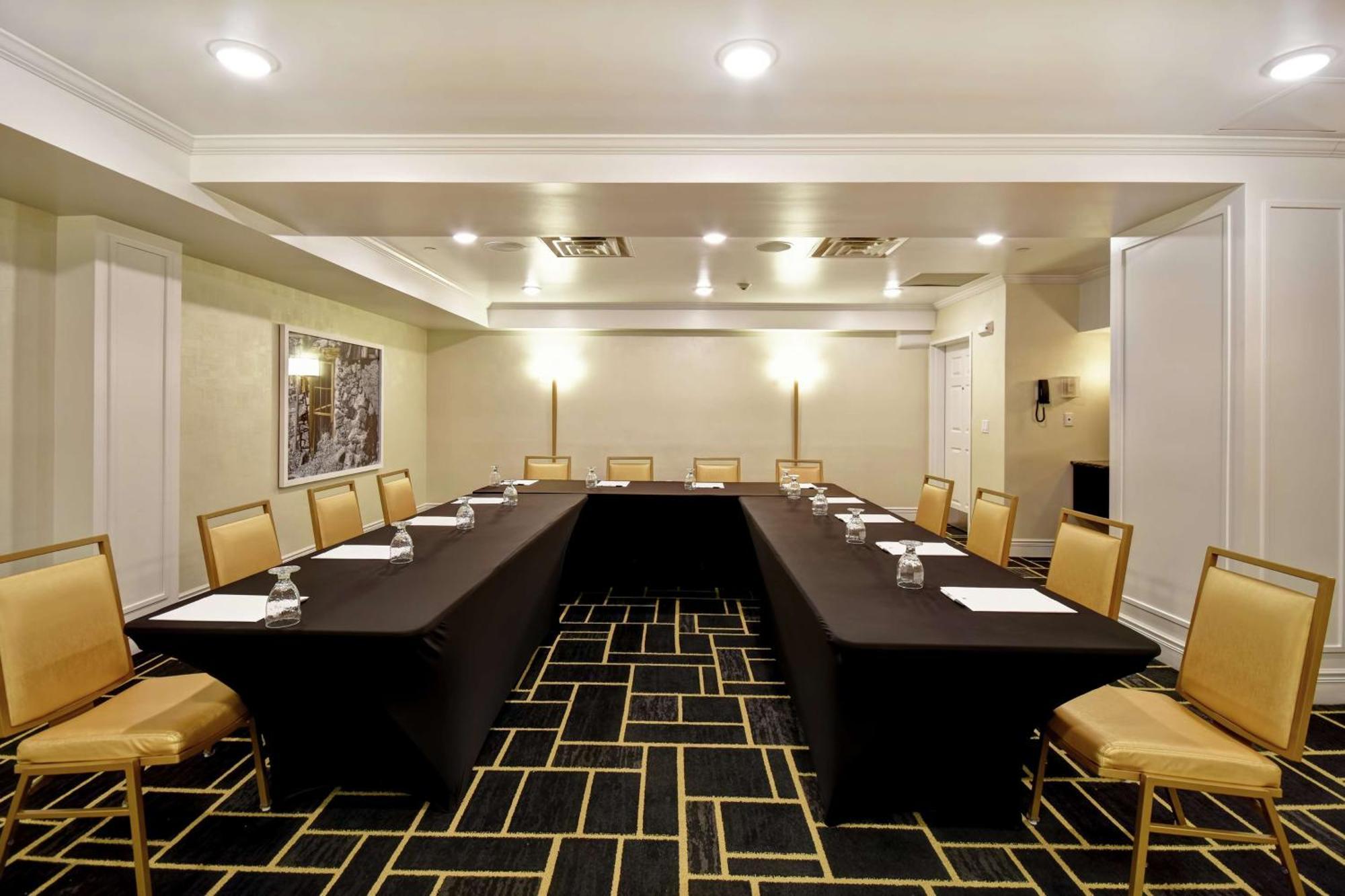 Doubletree By Hilton Deadwood At Cadillac Jack'S Bagian luar foto