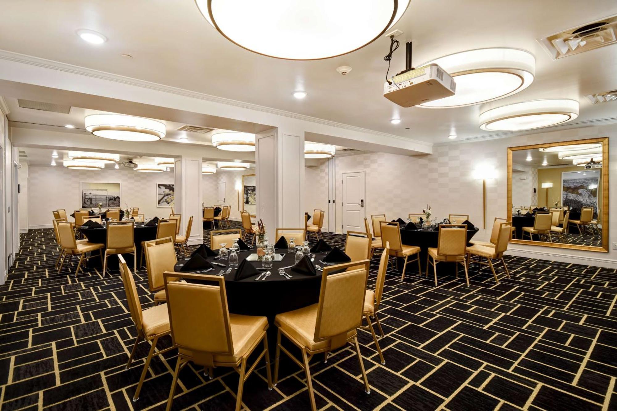 Doubletree By Hilton Deadwood At Cadillac Jack'S Bagian luar foto