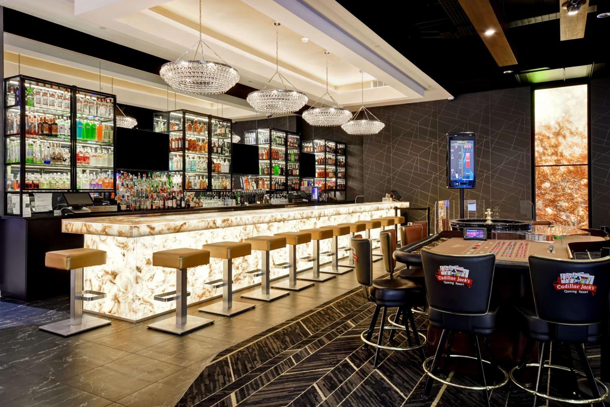 Doubletree By Hilton Deadwood At Cadillac Jack'S Bagian luar foto