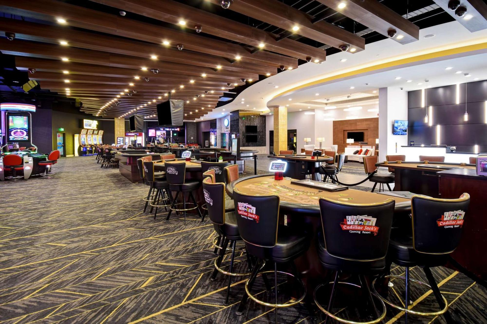 Doubletree By Hilton Deadwood At Cadillac Jack'S Bagian luar foto