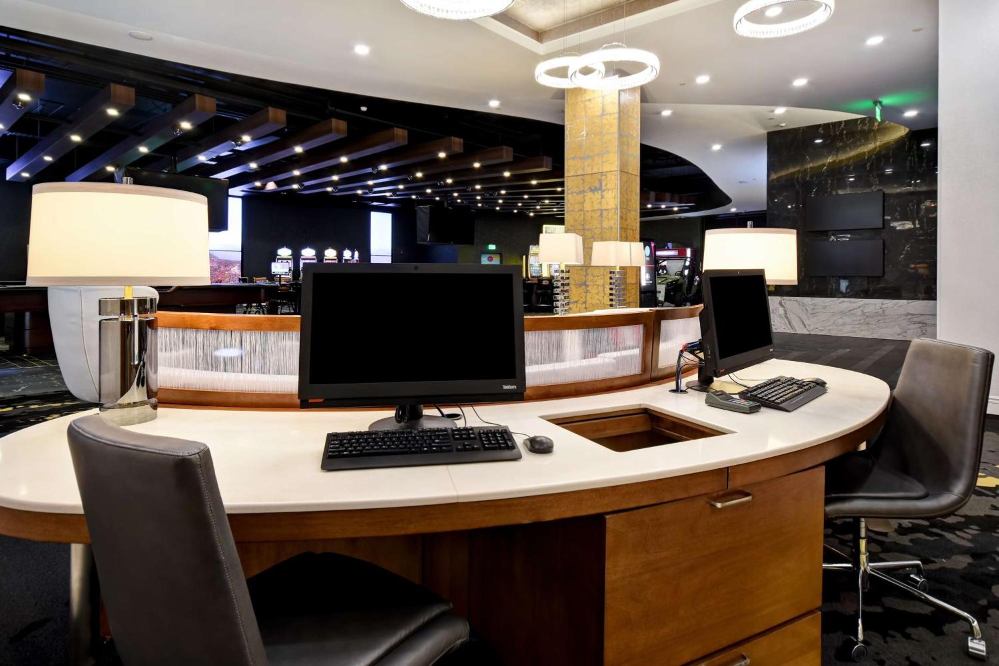 Doubletree By Hilton Deadwood At Cadillac Jack'S Bagian luar foto