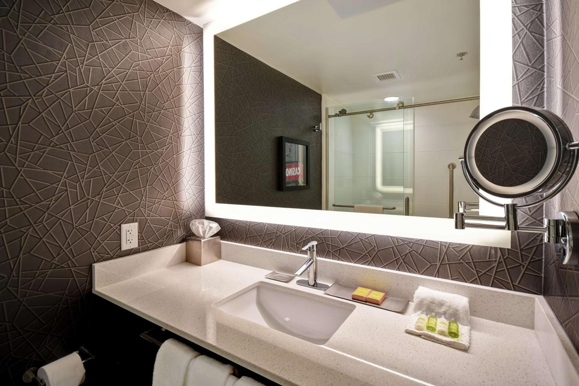 Doubletree By Hilton Deadwood At Cadillac Jack'S Bagian luar foto